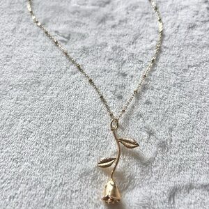 Elegant Gold Rose Pendant Necklace